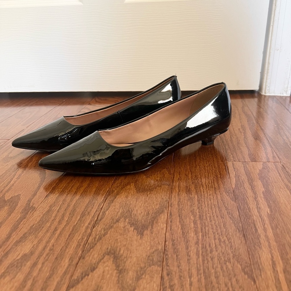 Línea Paolo Black Patent Leather Kitten Heels